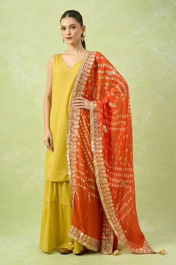 Buy_Samyukta Singhania_Orange Silk Gota Patti Embroidered Bandhani Dupatta With