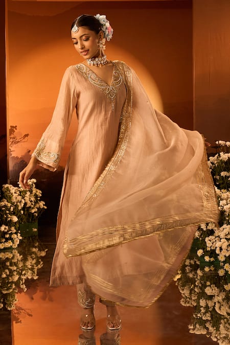 Buy_Neha Khullar X AZA_Pink Chanderi, Silk, Organza Embroidery V-neck Kurta Set 