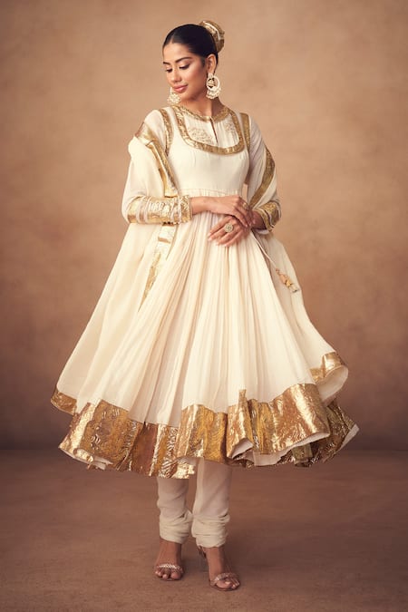 Taavare Off White Anarkali Kurta Set 