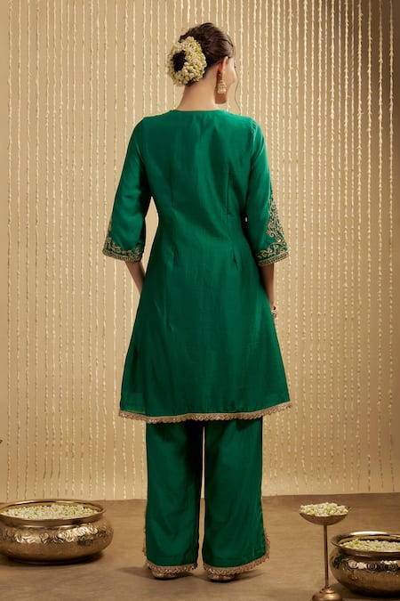 Shop Mehak Murpana Peach Silk, Chanderi Embroidery Round Neck Peacock Green Kurta Set at Aza Fashions Shop_Mehak Murpana_Peach Silk, Chanderi Embroidery Round Neck Peacock Green Kurta Set _at_Aza_Fashions