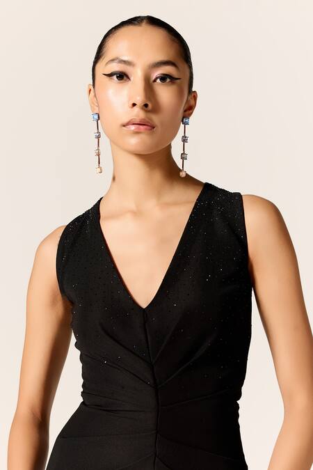 Manika Nanda_Black Crepe, Twill V-neck Skylar Fitted Midi Dress _Online_at_Aza_Fashions