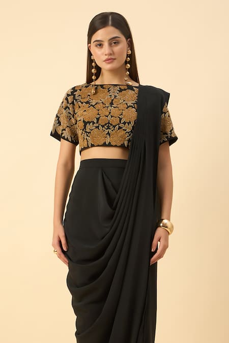 Buy_Aakaar_Black Silk, Crepe Embroidery Round Neck Pre-draped Saree Set 