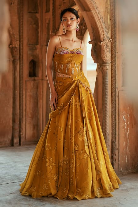 Shop ISHA GUPTA TAYAL Gold Organza Beads, Sequins Sweetheart Neck Fusion Lehenga Set Online at Aza Fashions Shop_ISHA GUPTA TAYAL_Gold Organza Beads, Sequins Sweetheart Neck Fusion Lehenga Set _Online_at_Aza_Fashions