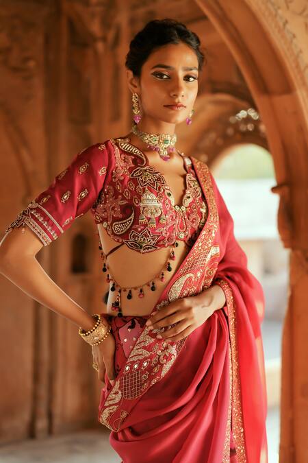 ISHA GUPTA TAYAL Pink Organza, Silk, Satin Embroidery, Sequins V-neck Designer Saree Set Online at Aza Fashions ISHA GUPTA TAYAL_Pink Organza, Silk, Satin Embroidery, Sequins V-neck Designer Saree Set _Online_at_Aza_Fashions