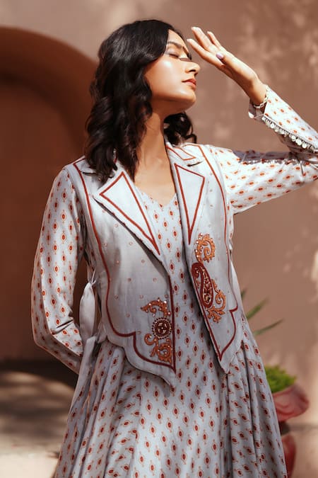 Buy ISHA GUPTA TAYAL Gray Chanderi Embroidery V-neck, Collared Grey Printed Kurta Set Online at Aza Fashions Buy_ISHA GUPTA TAYAL_Gray Chanderi Embroidery V-neck, Collared Grey Printed Kurta Set _Online_at_Aza_Fashions