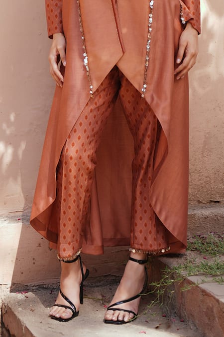 ISHA GUPTA TAYAL Orange Chanderi Sequins V-neck Printed Kurta Set With Jacket Online at Aza Fashions ISHA GUPTA TAYAL_Orange Chanderi Sequins V-neck Printed Kurta Set With Jacket _Online_at_Aza_Fashions