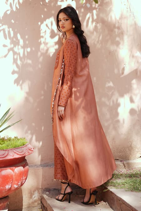 Shop ISHA GUPTA TAYAL Orange Chanderi Sequins V-neck Printed Kurta Set With Jacket at Aza Fashions Shop_ISHA GUPTA TAYAL_Orange Chanderi Sequins V-neck Printed Kurta Set With Jacket _at_Aza_Fashions
