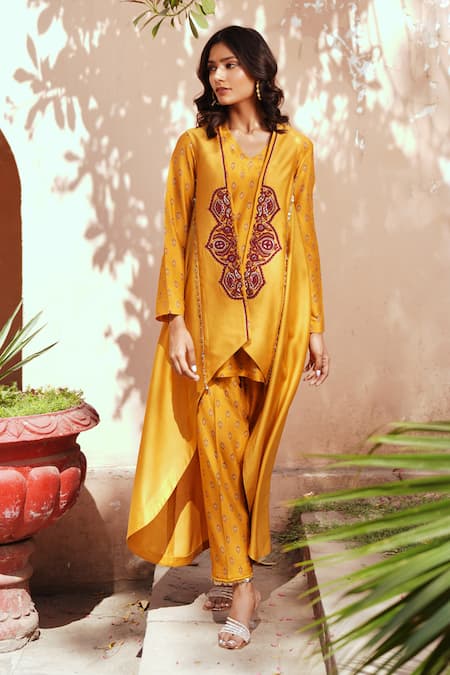 Shop_ISHA GUPTA TAYAL_Yellow Chanderi Embroidery Round Neck, Kurta Set _Online_at_Aza_Fashions