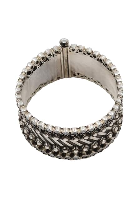 Sangeeta Boochra_Silver Plated Stones Timeless Kundan Bangle _Online_at_Aza_Fashions