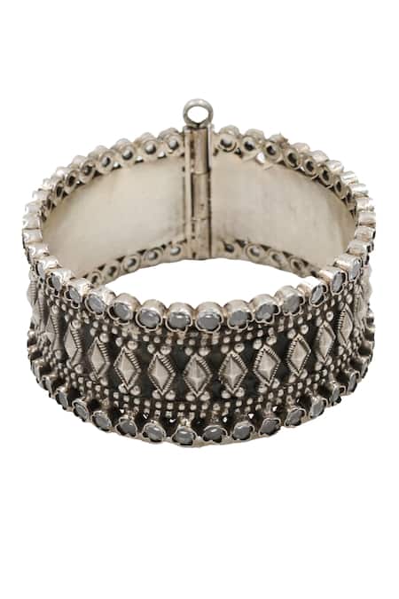 Sangeeta Boochra_Silver Plated Radiant Splendor Handcrafted Bangle _Online_at_Aza_Fashions