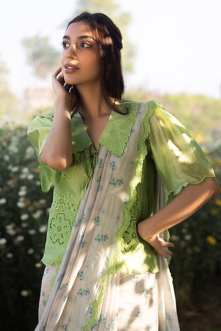 Buy Surmaye Beige Embroidery, Lace Wildflower Kiss Light Saree Online at Aza Fashions Buy_Surmaye_Beige Embroidery, Lace Wildflower Kiss Light Saree _Online_at_Aza_Fashions