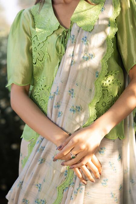 Surmaye Beige Embroidery, Lace Wildflower Kiss Light Saree at Aza Fashions Surmaye_Beige Embroidery, Lace Wildflower Kiss Light Saree _at_Aza_Fashions