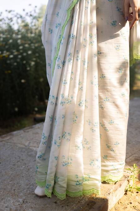 Buy Surmaye Beige Embroidery, Lace Wildflower Kiss Light Saree Buy_Surmaye_Beige Embroidery, Lace Wildflower Kiss Light Saree