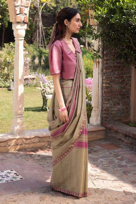 Surmaye Brown Handloom Cotton Embroidery Drifting Bloom Jamdani Saree at Aza Fashions Surmaye_Brown Handloom Cotton Embroidery Drifting Bloom Jamdani Saree _at_Aza_Fashions