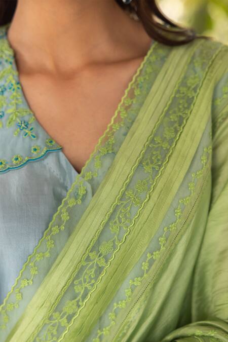 Buy Surmaye Green Embroidery Whispering Ivy Saree Online at Aza Fashions Buy_Surmaye_Green Embroidery Whispering Ivy Saree _Online_at_Aza_Fashions