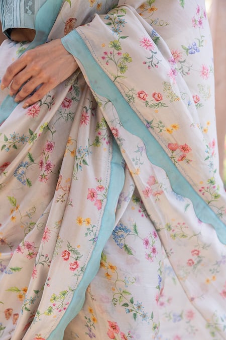 Buy_Surmaye_Beige Embroidery Forest Breeze Scalloped Saree 