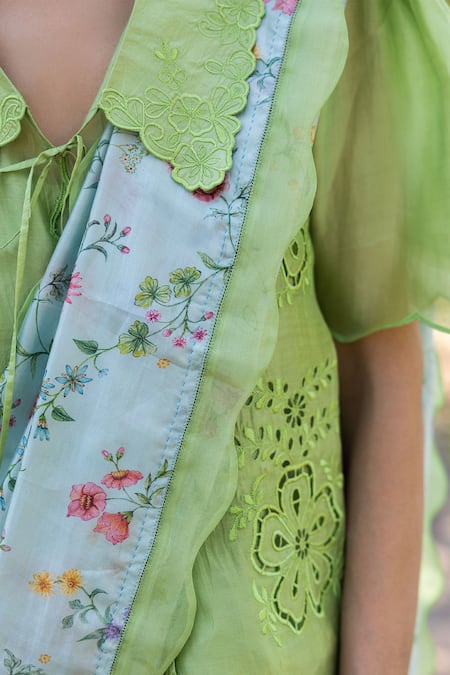 Buy_Surmaye_Blue Embroidery Forest Breeze Scalloped Saree 