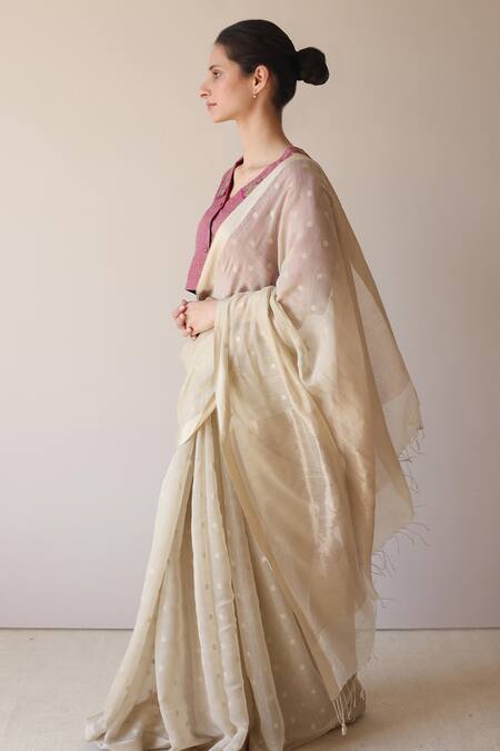 Surmaye_Beige Handloom Cotton Wildflower Jamdani Saree _Online_at_Aza_Fashions