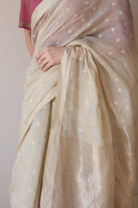 Buy_Surmaye_Beige Handloom Cotton Wildflower Jamdani Saree _Online_at_Aza_Fashions