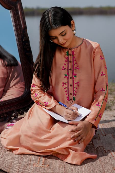 Buy_The Home Affair_Peach Cotton, Chiffon Embroidery Round Neck Jaam Kurta Set _Online_at_Aza_Fashions