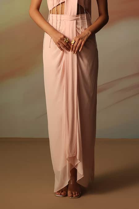 Vanshika Agarwal Label Pink Georgette V-neck Kimberly Pre-draped Saree Set Online at Aza Fashions Vanshika Agarwal Label_Pink Georgette V-neck Kimberly Pre-draped Saree Set _Online_at_Aza_Fashions