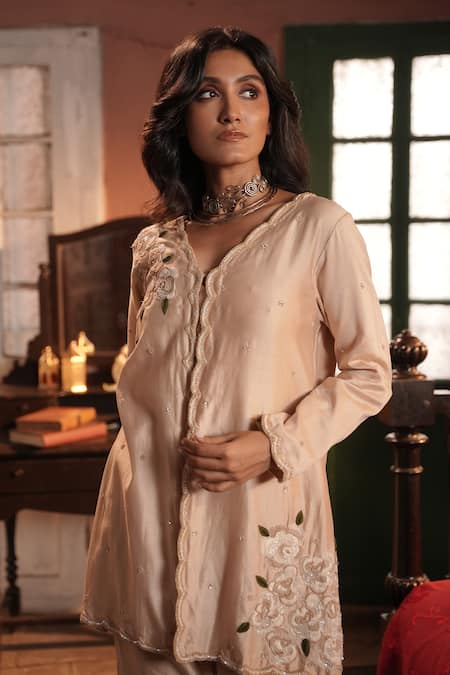Buy_Midushi Bajoria_Cream Silk, Chanderi Embroidery V-neck Kurta Set _Online_at_Aza_Fashions