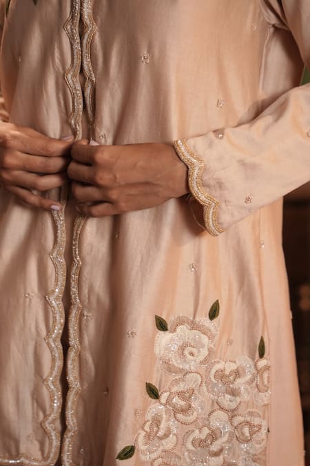 Buy_Midushi Bajoria_Cream Silk, Chanderi Embroidery V-neck Kurta Set 