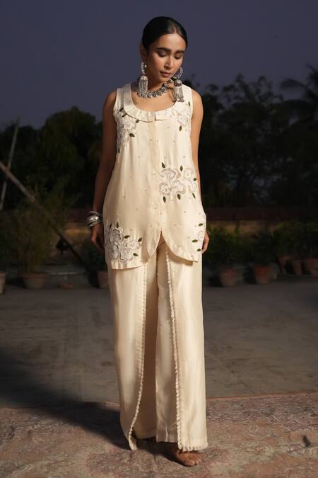 Buy_Midushi Bajoria_Off White Silk, Chanderi Embroidery Round Neck Kurta Set _Online_at_Aza_Fashions
