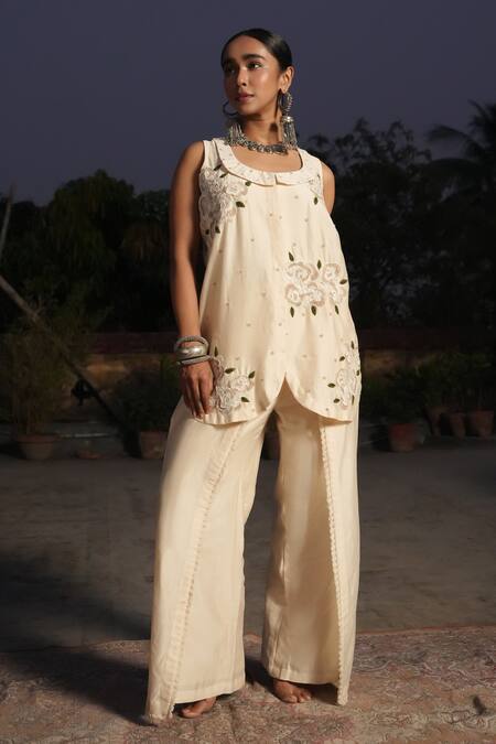 Shop_Midushi Bajoria_Off White Silk, Chanderi Embroidery Round Neck Kurta Set _Online_at_Aza_Fashions