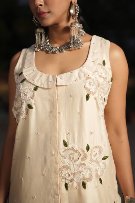 Midushi Bajoria_Off White Silk, Chanderi Embroidery Round Neck Kurta Set _at_Aza_Fashions