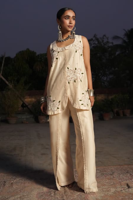 Midushi Bajoria Off White Silk Chanderi Kurta Set 