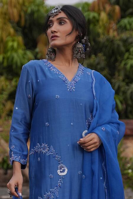 Midushi Bajoria_Blue Silk, Chanderi Embroidery V-neck Royal Kurta Set _Online_at_Aza_Fashions