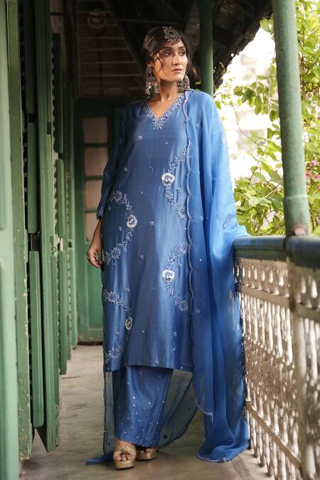 Buy_Midushi Bajoria_Blue Silk, Chanderi Embroidery V-neck Royal Kurta Set 