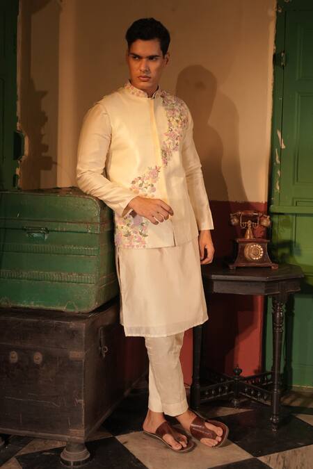 Midushi Bajoria_Off White Silk, Chanderi Embroidery Bundi Kurta Pant Set _at_Aza_Fashions
