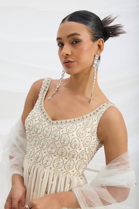 Mirroir_Beige Georgette Embroidery, Sequins V-neck Kurta Set With Dupatta _at_Aza_Fashions