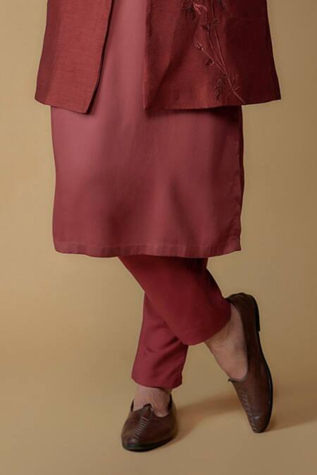 Ritambh By Rishi & Sachin_Red Silk Embroidery Plain Kurta Set _Online_at_Aza_Fashions