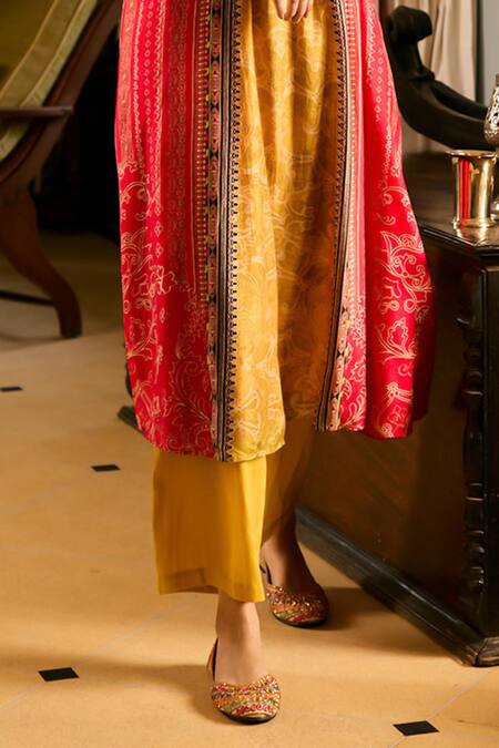 Saundh_Pink Muslin, Cotton Satin, Viscose Round Neck Printed Kurta Set  _Online_at_Aza_Fashions