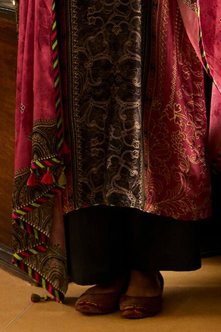 Saundh_Brown Muslin, Cotton Satin, Chiffon, Viscose Tassels Floral Printed Kurta Set  _Online_at_Aza_Fashions