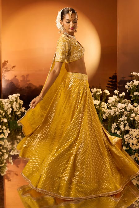 Buy_Neha Khullar X AZA_Yellow Organza Sequins, Embroidery V-neck Banarasi Chanderi Lehenga Set 