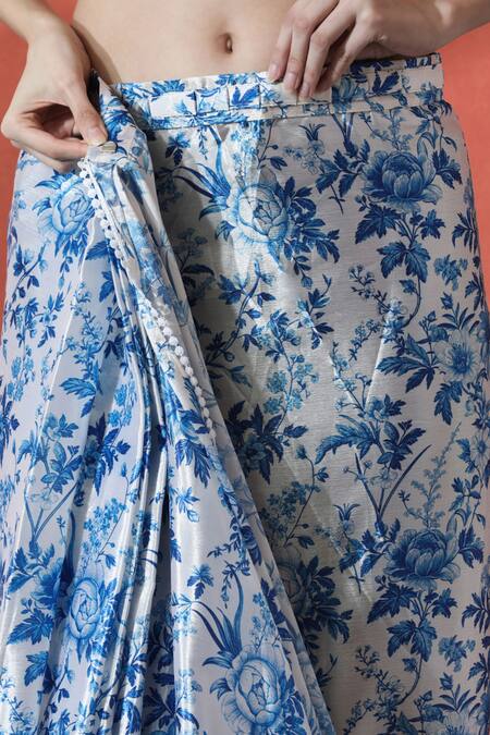 Buy_Naintara Bajaj_Off White Chiffon V-neck Printed Pre-draped Saree And Blouse Set _Online_at_Aza_Fashions