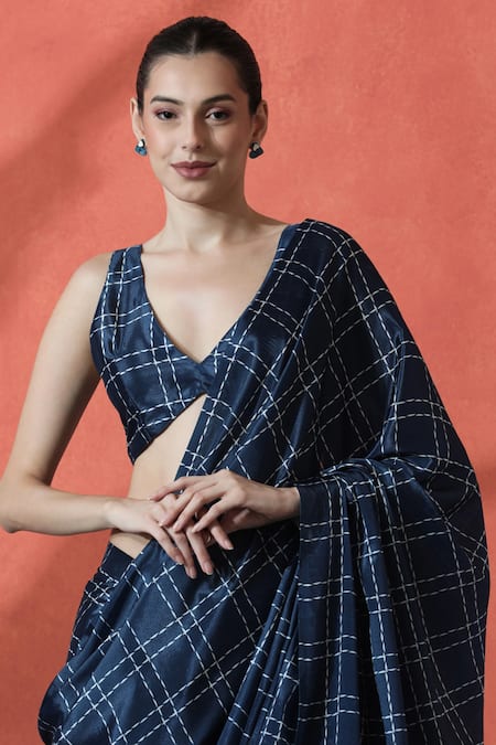 Naintara Bajaj_Blue Chiffon V-neck Printed Pre-draped Saree Set _Online_at_Aza_Fashions