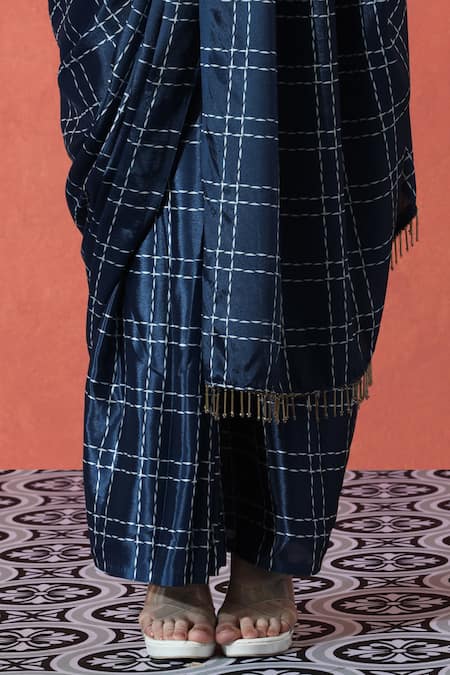 Shop_Naintara Bajaj_Blue Chiffon V-neck Printed Pre-draped Saree Set _Online_at_Aza_Fashions