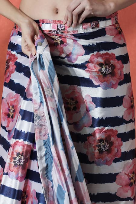 Shop_Naintara Bajaj_Multi Color Chiffon V-neck Printed Pre-draped Saree Set _Online_at_Aza_Fashions