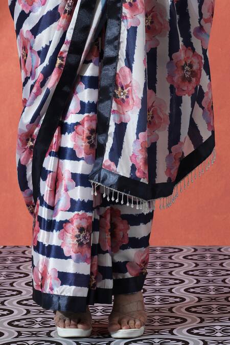 Naintara Bajaj_Multi Color Chiffon V-neck Printed Pre-draped Saree Set _at_Aza_Fashions