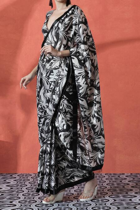 Shop_Naintara Bajaj_Black Chiffon V-neck Printed Pre-draped Saree Set _Online_at_Aza_Fashions