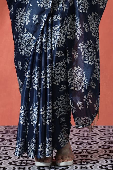 Shop_Naintara Bajaj_Blue Chiffon V-neck Printed Pre-draped Saree Set _Online_at_Aza_Fashions