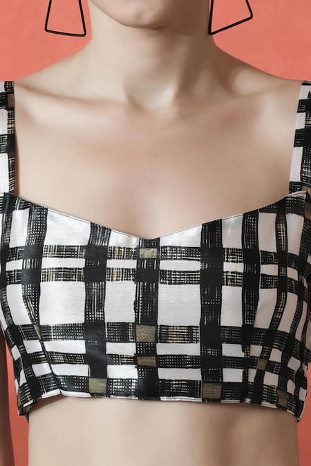 Buy_Naintara Bajaj_Black Chiffon Square Neck And White Printed Pre-draped Saree Set _Online_at_Aza_Fashions