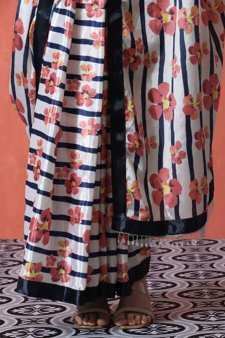 Buy_Naintara Bajaj_Multi Color V-neck Printed Pre-draped Saree Set _Online_at_Aza_Fashions