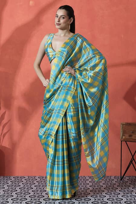 Naintara Bajaj_Multi Color V-neck Printed Pre-draped Saree And Blouse Set _Online_at_Aza_Fashions