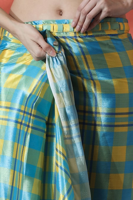 Naintara Bajaj_Multi Color V-neck Printed Pre-draped Saree And Blouse Set _at_Aza_Fashions